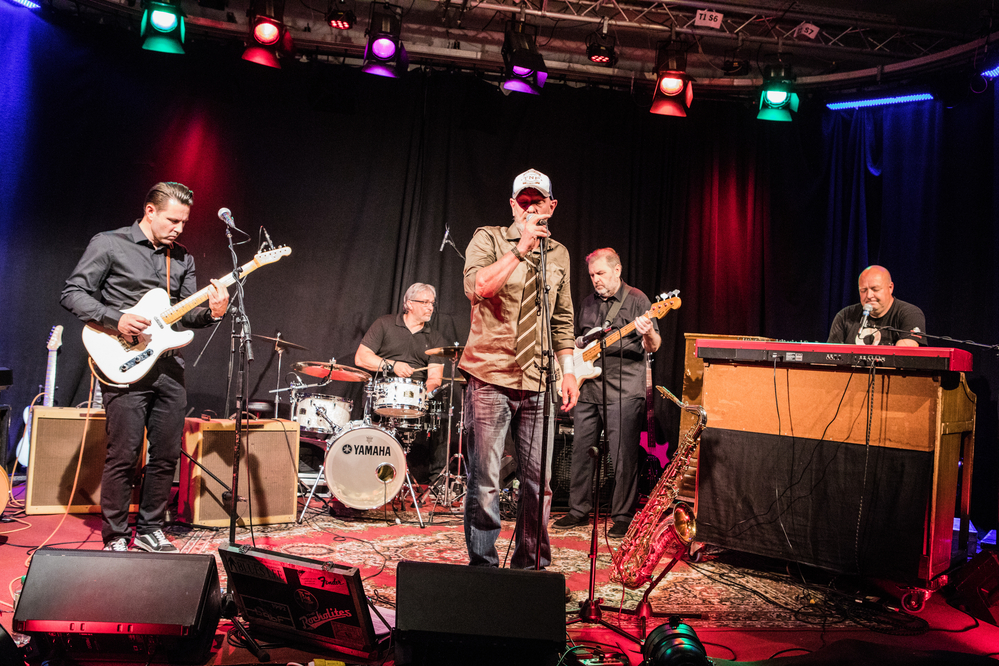 Jb Biesmans, Jimmy HontelÃ©, Patrick Cuyvers, Winne Penninckx, Marc Gijbels, 
