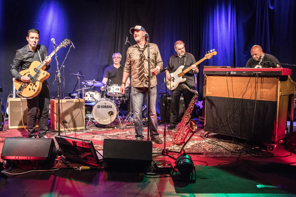 Jb Biesmans, Jimmy HontelÃ©, Patrick Cuyvers, Winne Penninckx, Marc Gijbels, 
