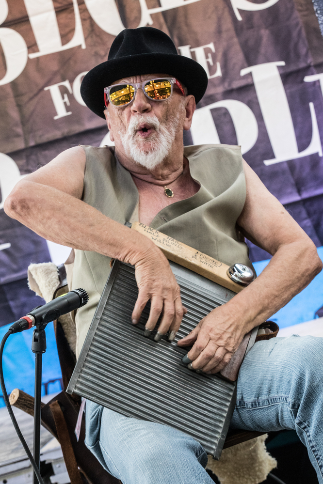 DC Snakebuster & Halfblind Washboard Willie
