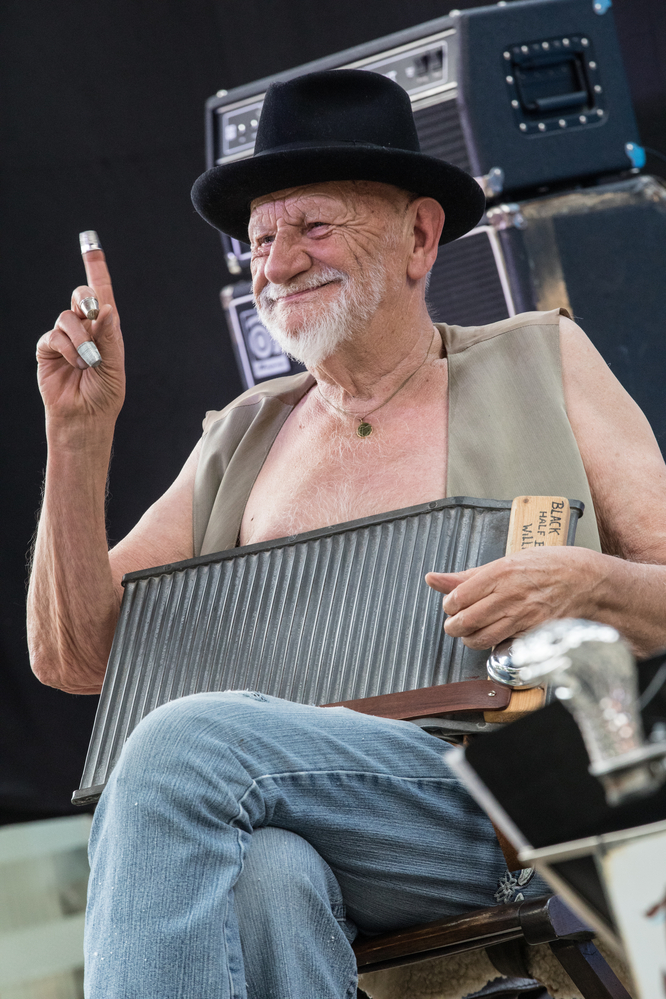 DC Snakebuster & Halfblind Washboard Willie
