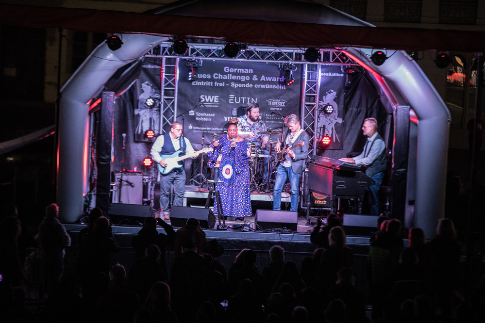 Michele Denise, Jean Raven, Erwin Huigen, Jan van Drunen, Lars Hoogland, 
