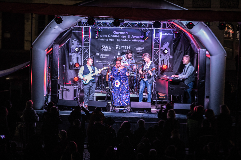 Michele Denise, Jean Raven, Erwin Huigen, Jan van Drunen, Lars Hoogland, 
