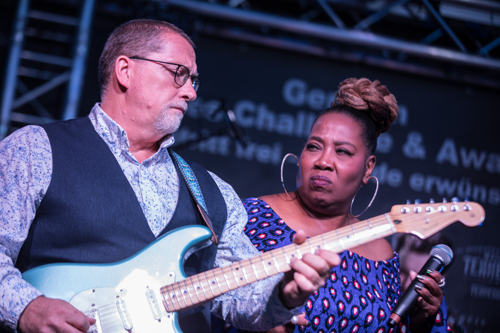 Michele Denise, Jean Raven,
