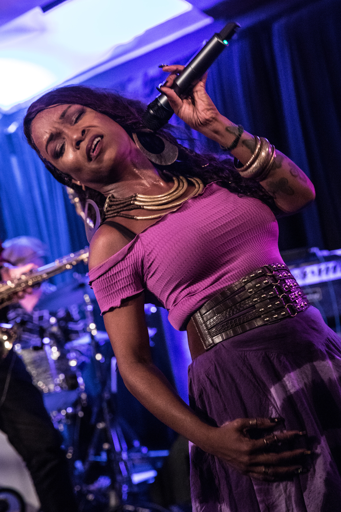 Kat Riggins, Andreas Carree,
