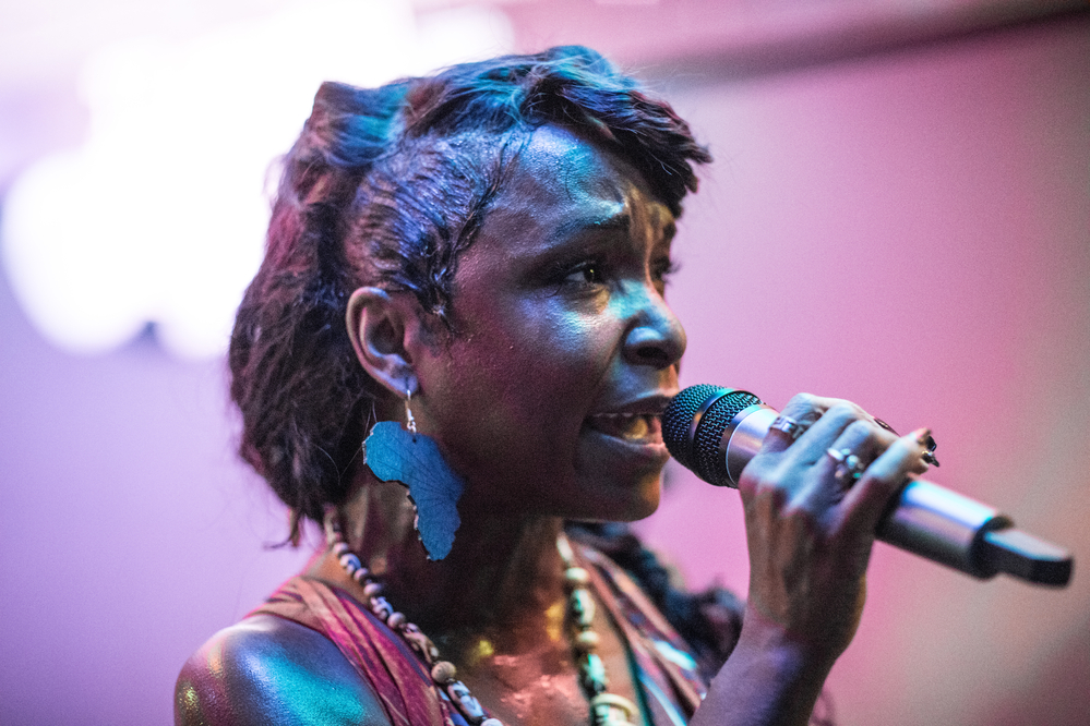 Kat Riggins, Kat Riggins, 
