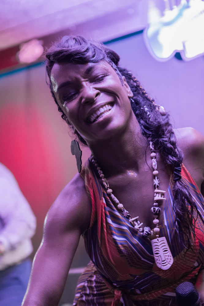 Kat Riggins, Kat Riggins, 
