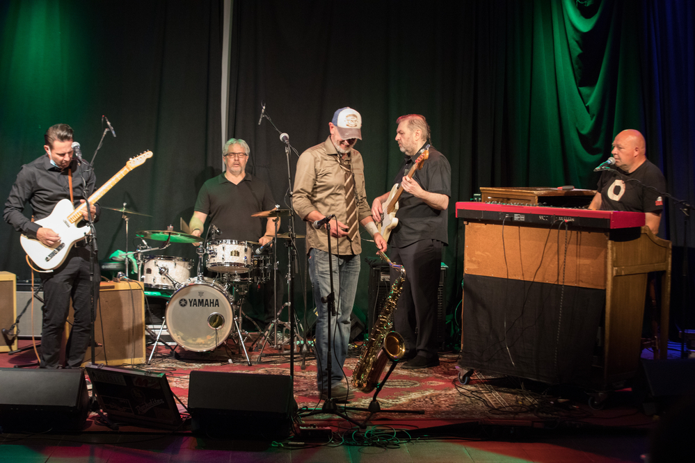 Jb Biesmans, Jimmy HontelÃ©, Patrick Cuyvers, Winne Penninckx, Marc Gijbels, 
