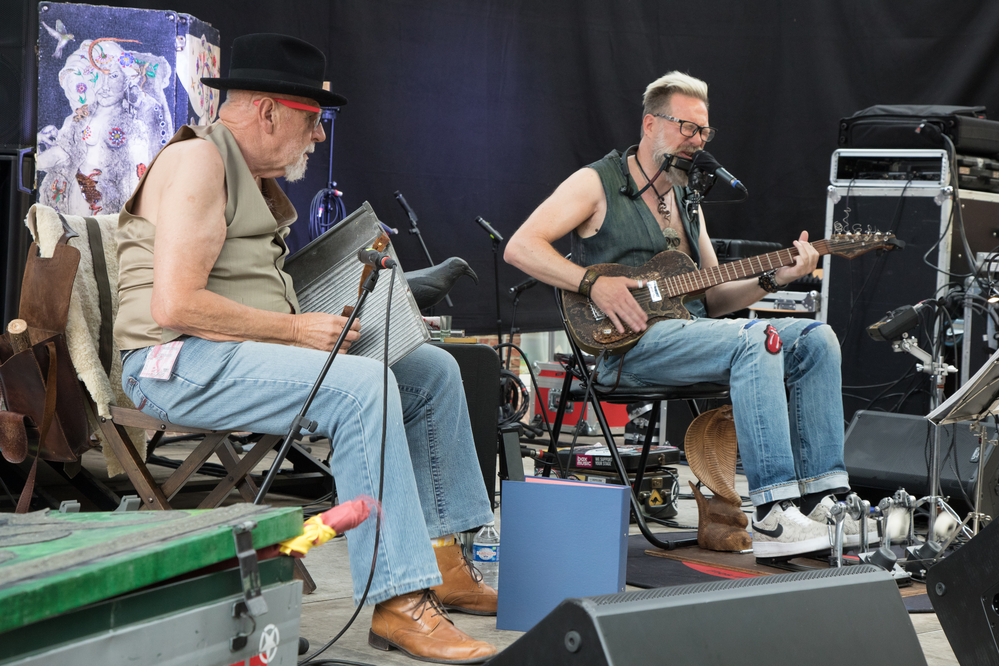 DC Snakebuster & Halfblind Washboard Willie
