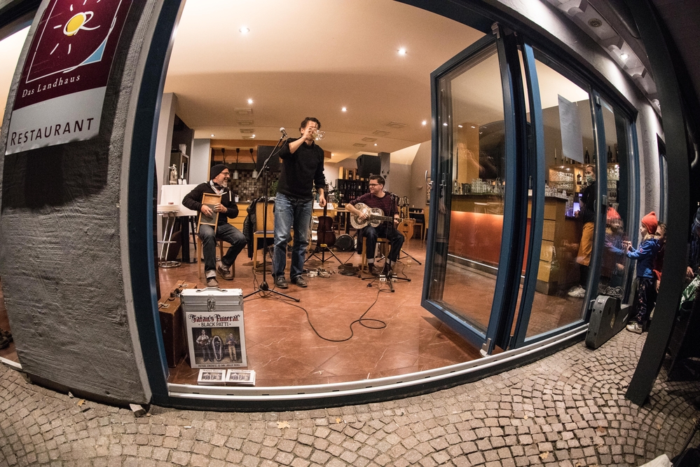 Micha Mass, Peter Crow C., Ferdinand Kraemer, 
