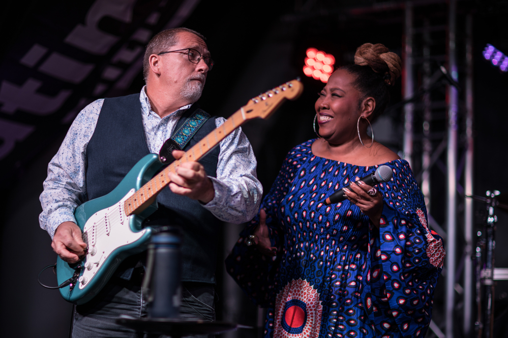 Michele Denise, Jean Raven,
