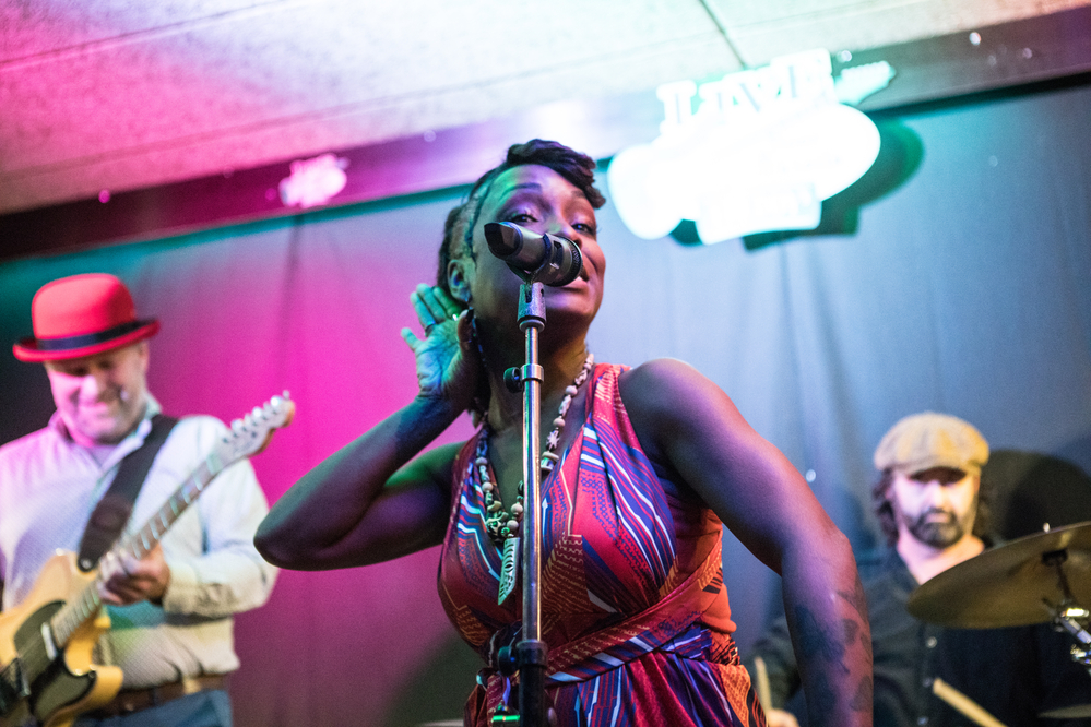 Kat Riggins, Kat Riggins, 
