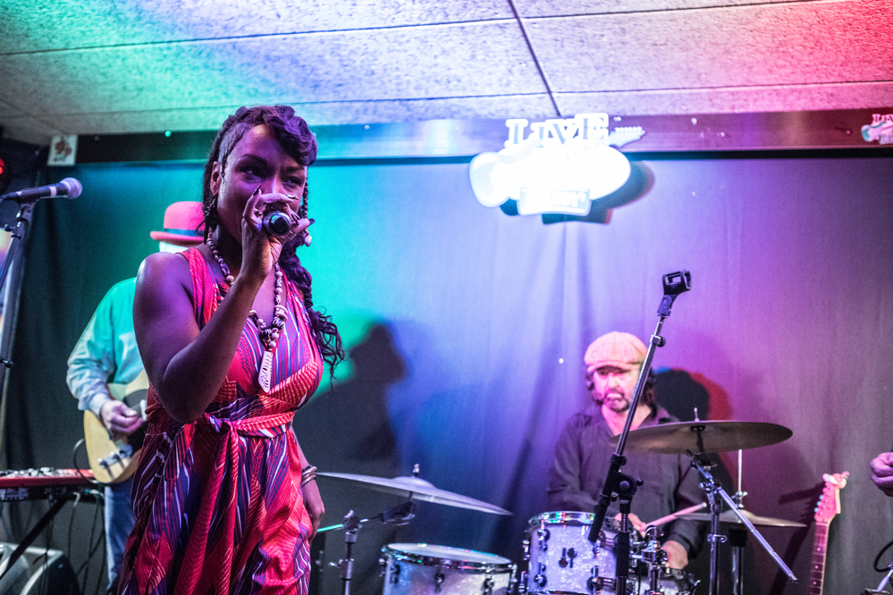 Kat Riggins, Andreas Carree, 
