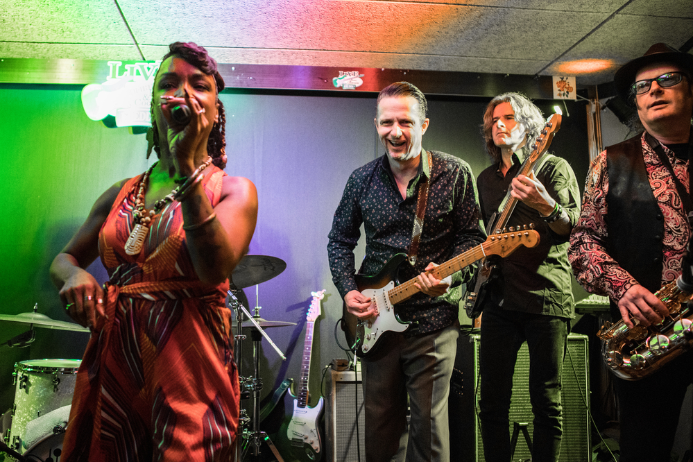 Kat Riggins, Kai Strauss, 
