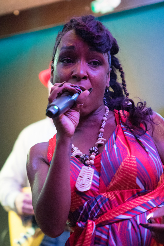 Kat Riggins, Kat Riggins, 
