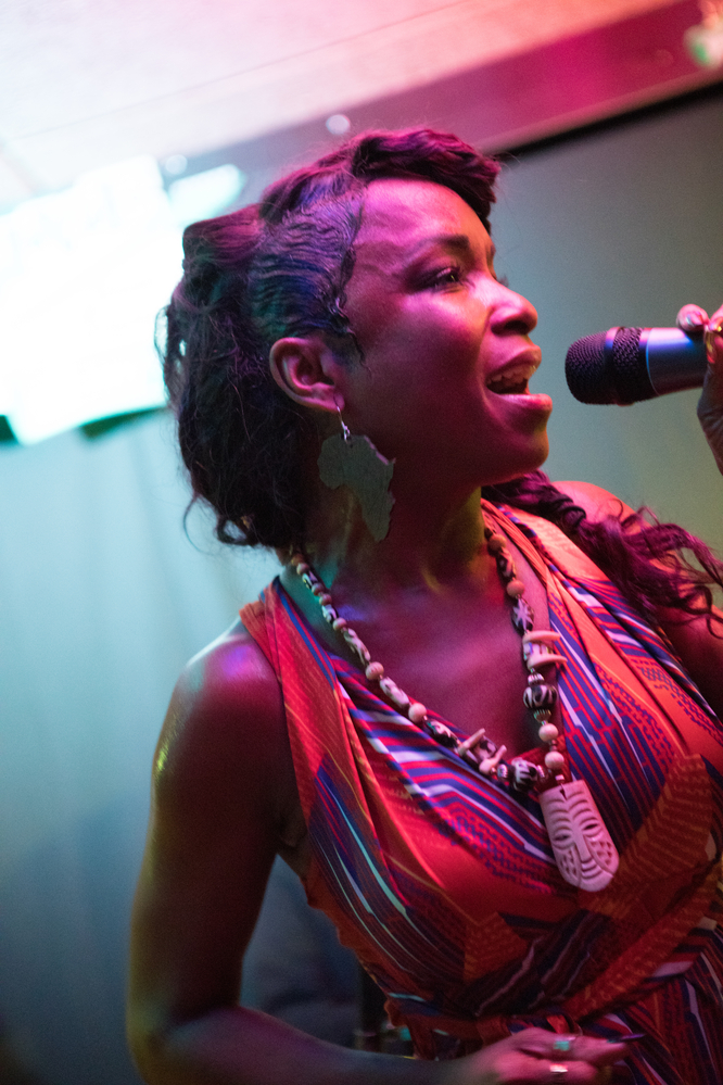 Kat Riggins, Kat Riggins, 
