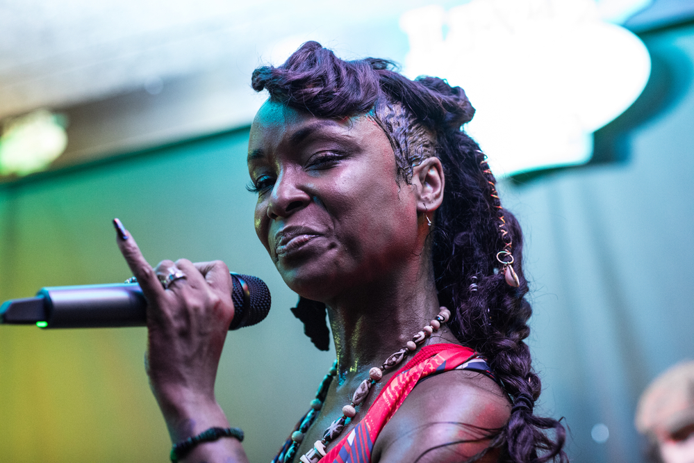 Kat Riggins, Kat Riggins, 
