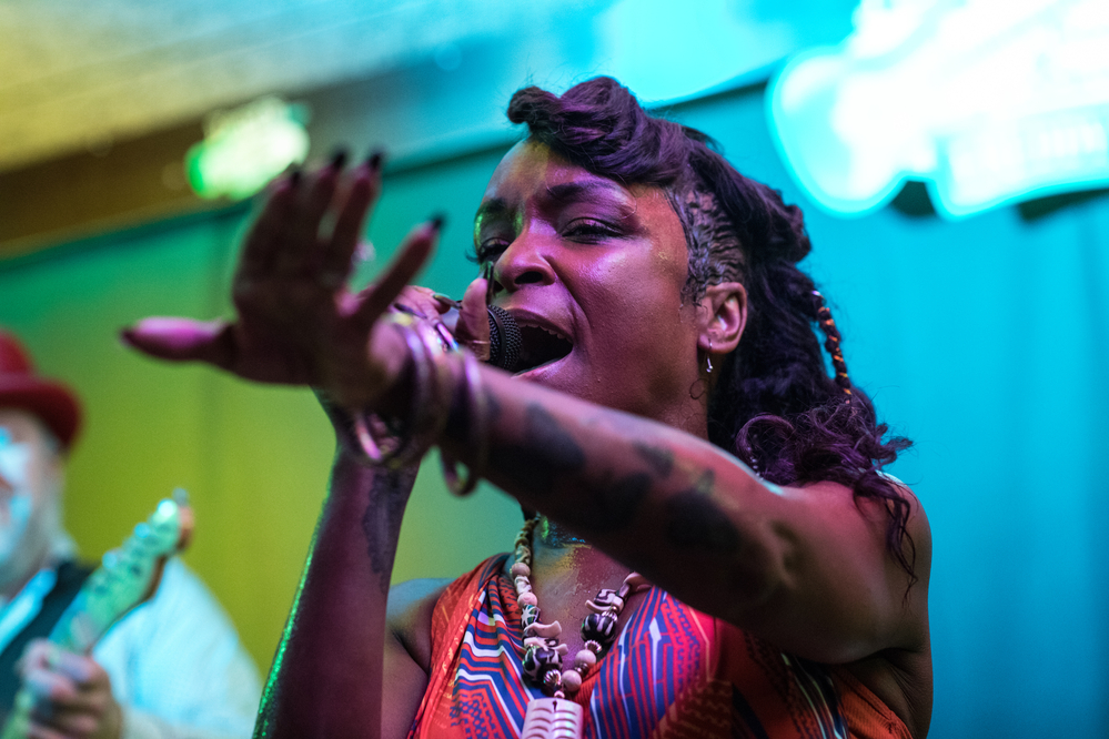 Kat Riggins, Kat Riggins, 
