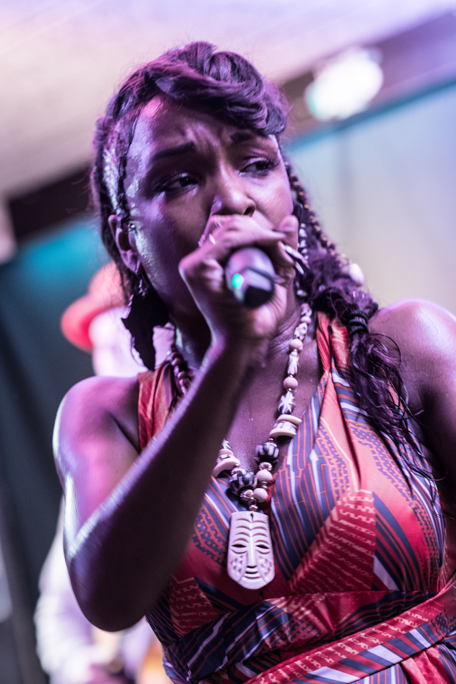 Kat Riggins, Kat Riggins, 
