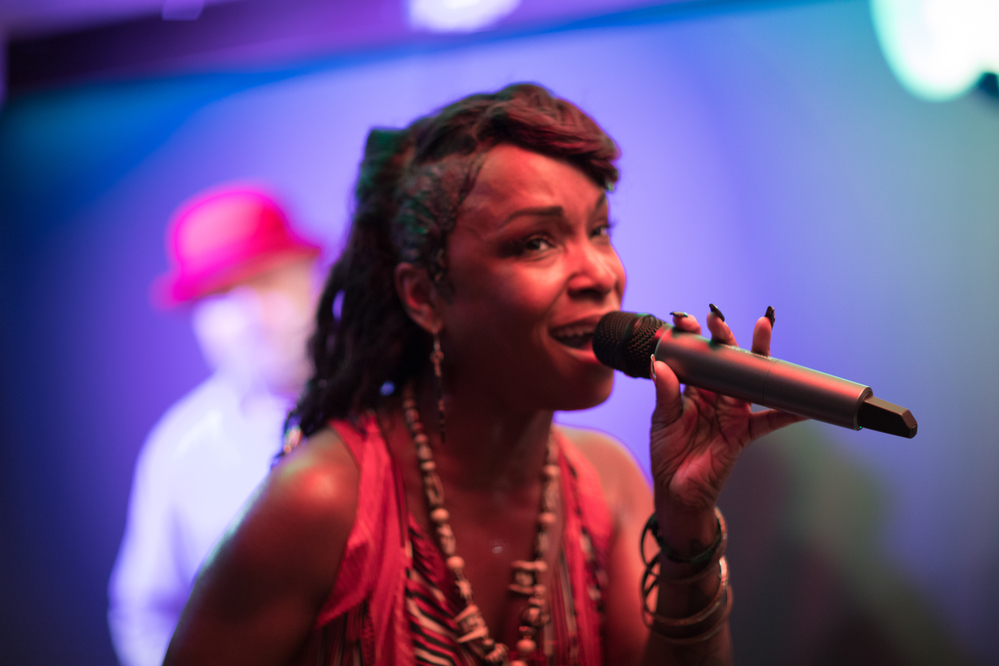 Kat Riggins, Kat Riggins, 
