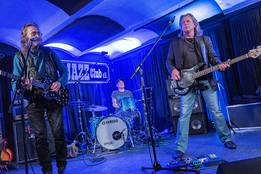  Julien Kravetz,  Martin Hofpower, Hannes Bauer, 
