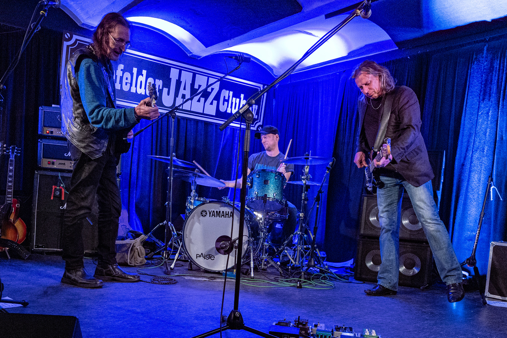  Julien Kravetz,  Martin Hofpower, Hannes Bauer, 
