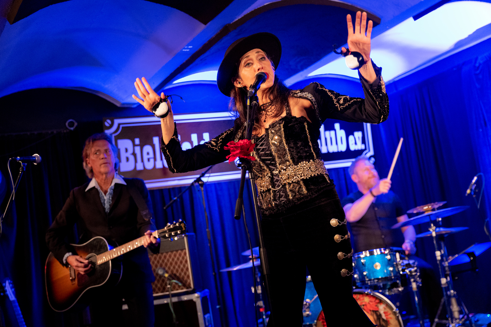 Bernhard Weichinger, Patricia Vonne, Robert LaRoche, 
