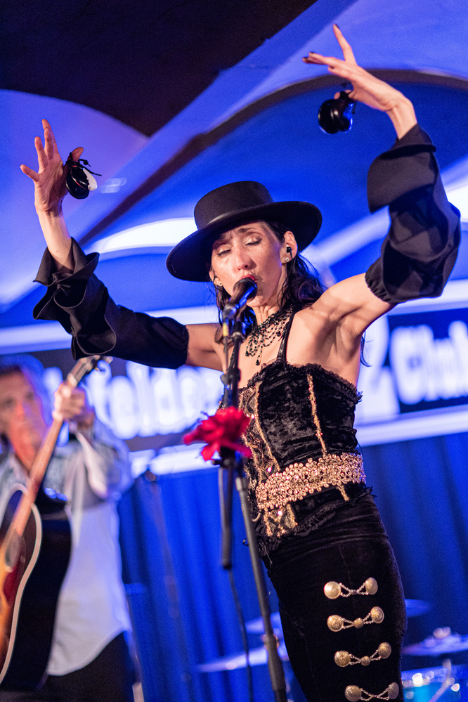 Patricia Vonne, Robert LaRoche, 
