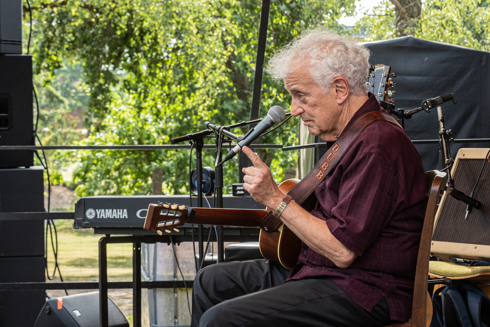 Doug Macleod, 
