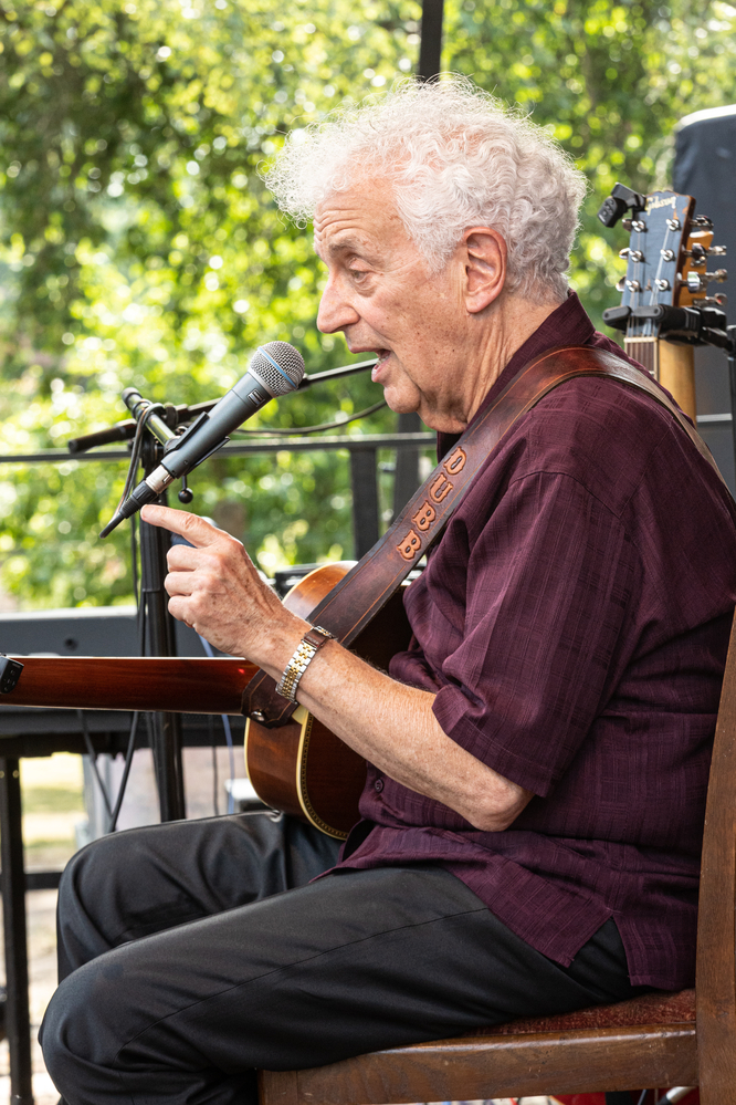 Doug Macleod, 
