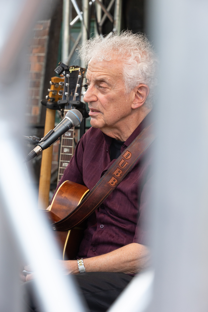 Doug Macleod, 

