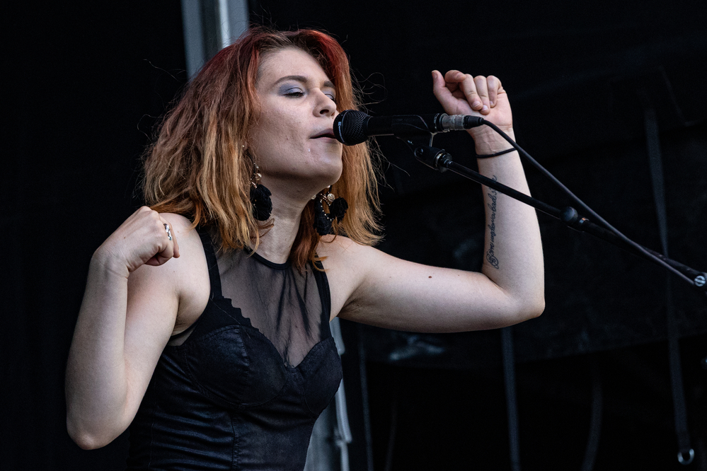 Jessie Lee Houllier, 
