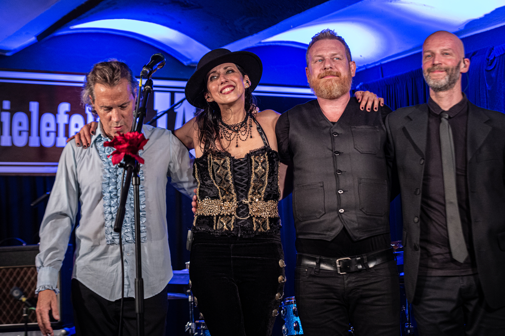 Patricia Vonne, Robert LaRoche, Harmen de Bresser, Bernhard Weichinger, 
