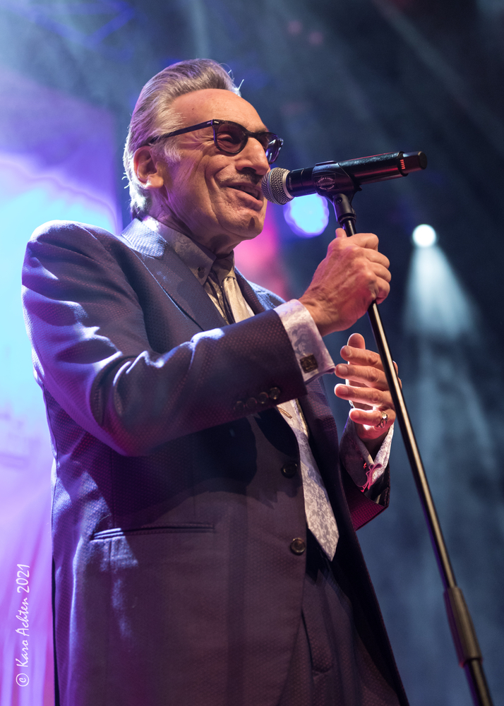 Rick Estrin, 
