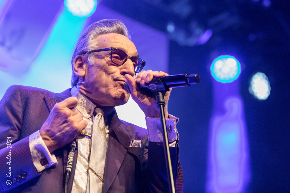 Rick Estrin, 
