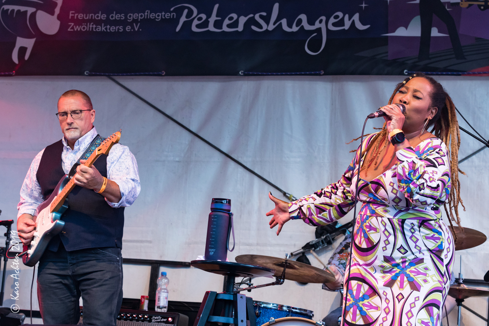 Michele Denise, Jean Raven, 
