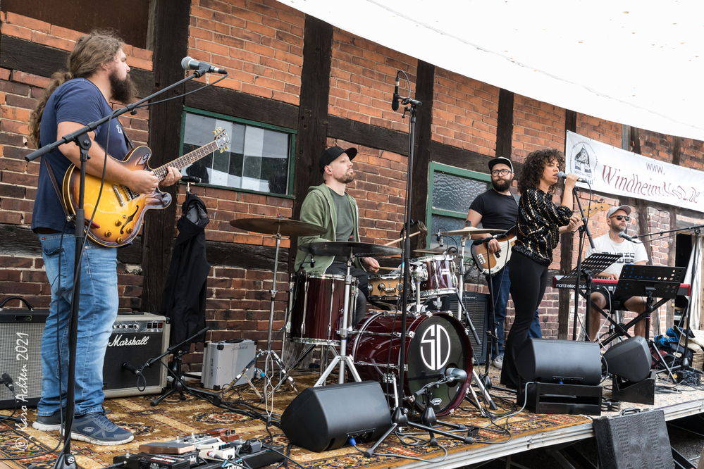 Ben Forrester, Simon Danninger, Jade MacRae, Johannes GÃ¶ller, Aron Ottignon
