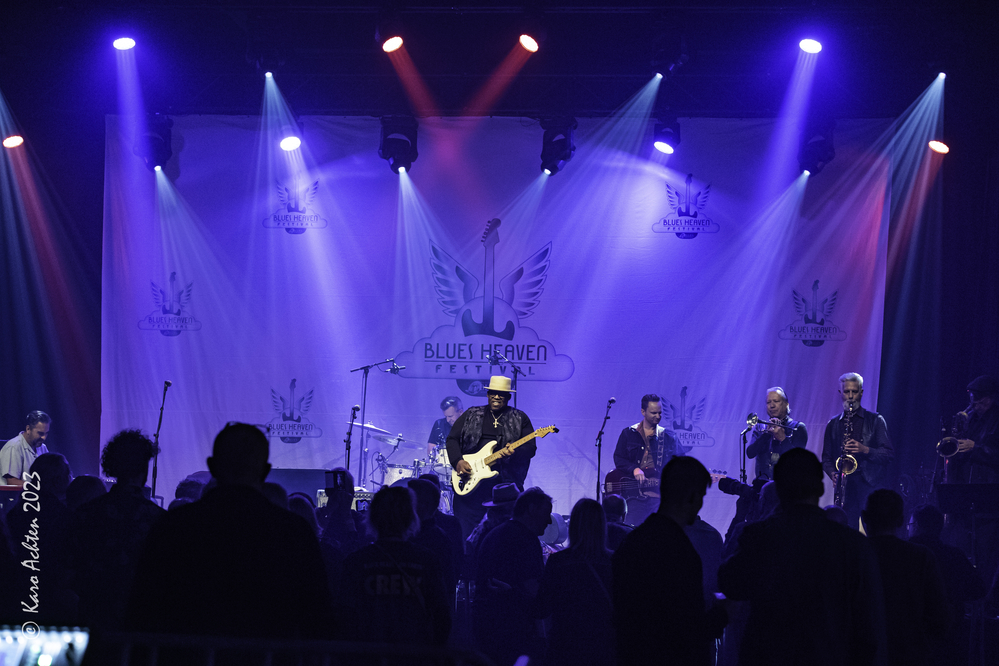 Victor Puertas, Pascal Delmas, Slam Allen, Antoine Escalier, Al Gomez, Mark "Kaz" Kazanoff, John Mills, 
