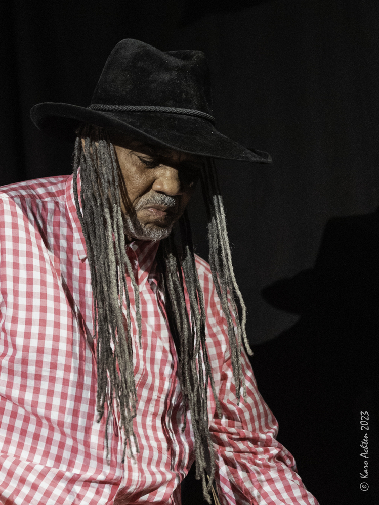 Angus Bangus Thomas, 
