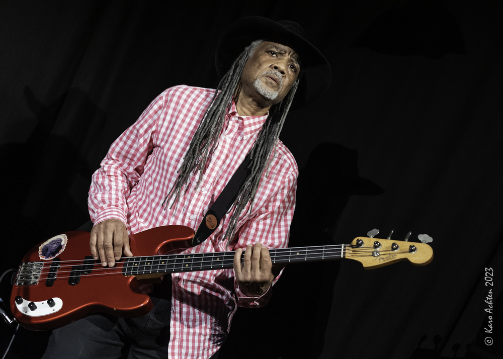 Angus Bangus Thomas, 
