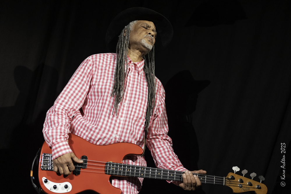 Angus Bangus Thomas, 
