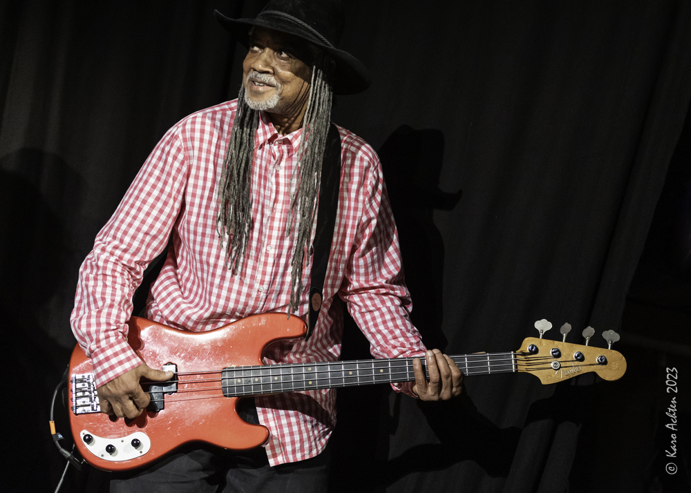 Angus Bangus Thomas, 
