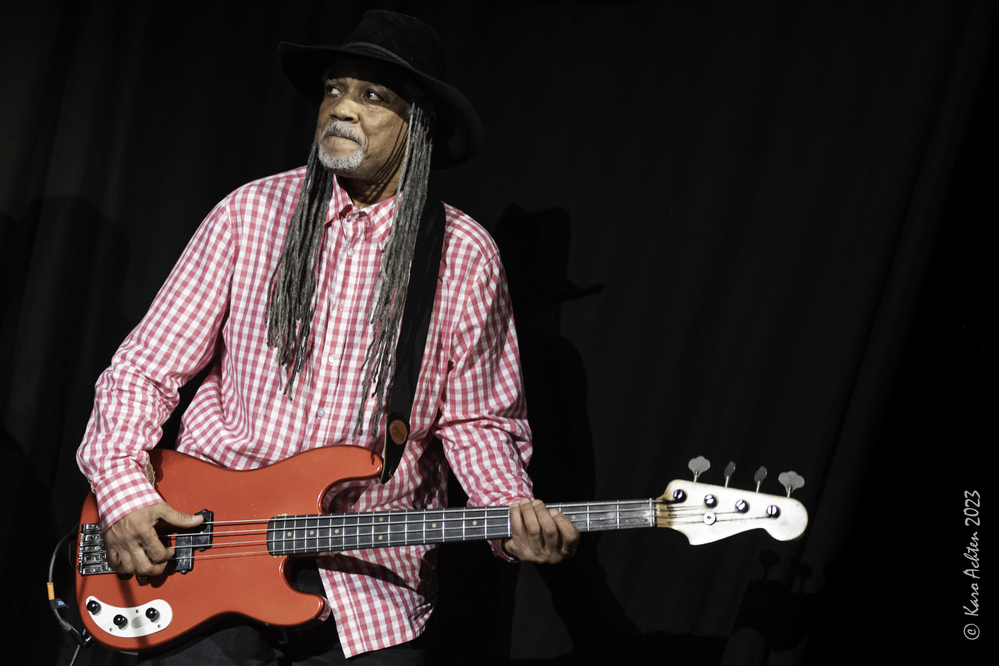 Angus Bangus Thomas, 
