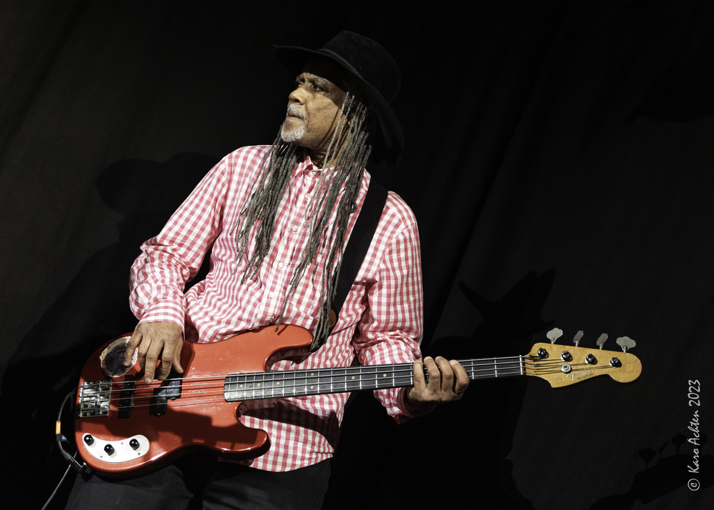 Angus Bangus Thomas, 
