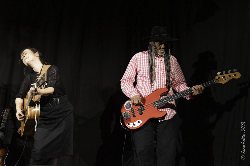 Meena Cryle, Angus Bangus Thomas, 
