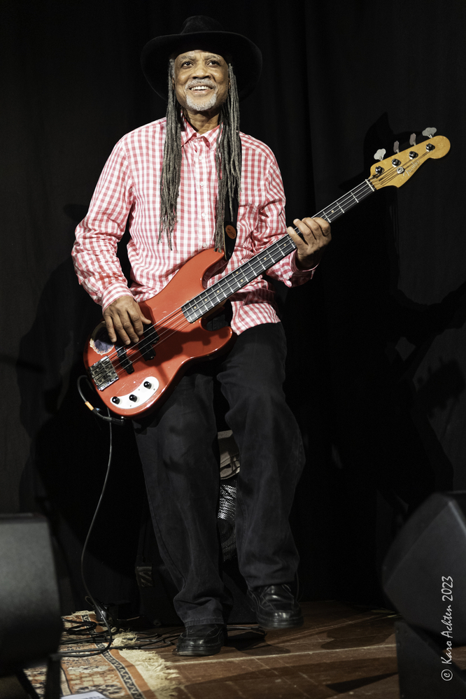 Angus Bangus Thomas, 
