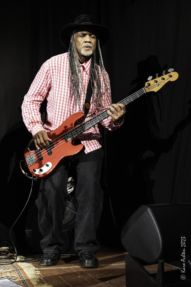 Angus Bangus Thomas, 
