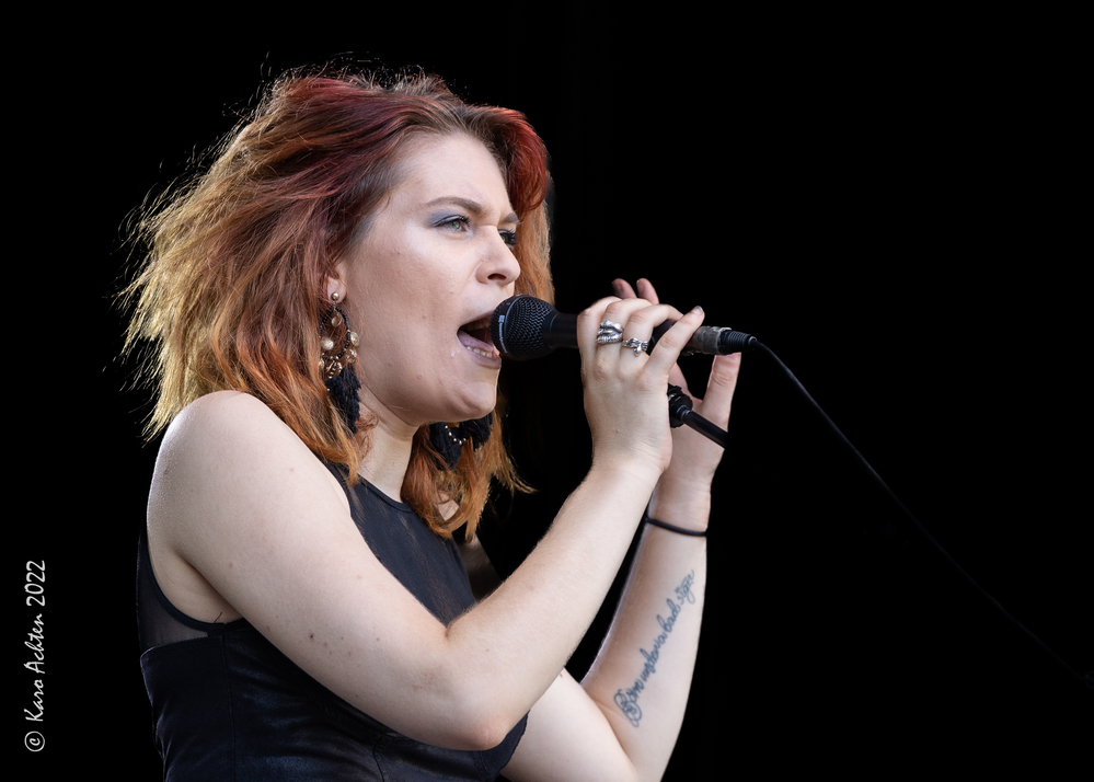 Jessie Lee Houllier, 
