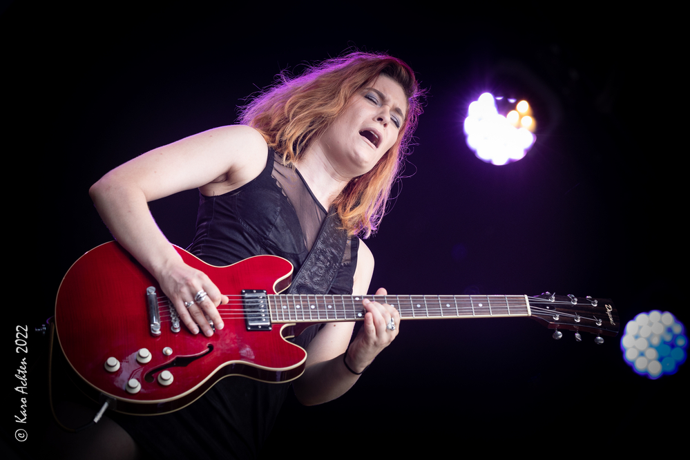 Jessie Lee Houllier, 
