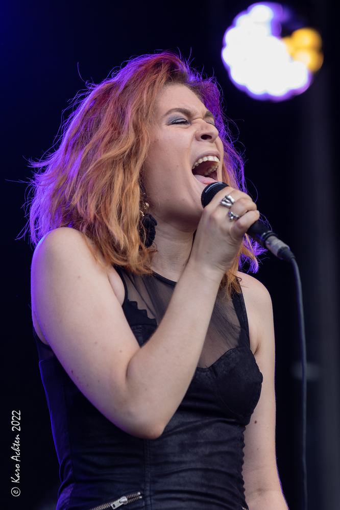 Jessie Lee Houllier, 
