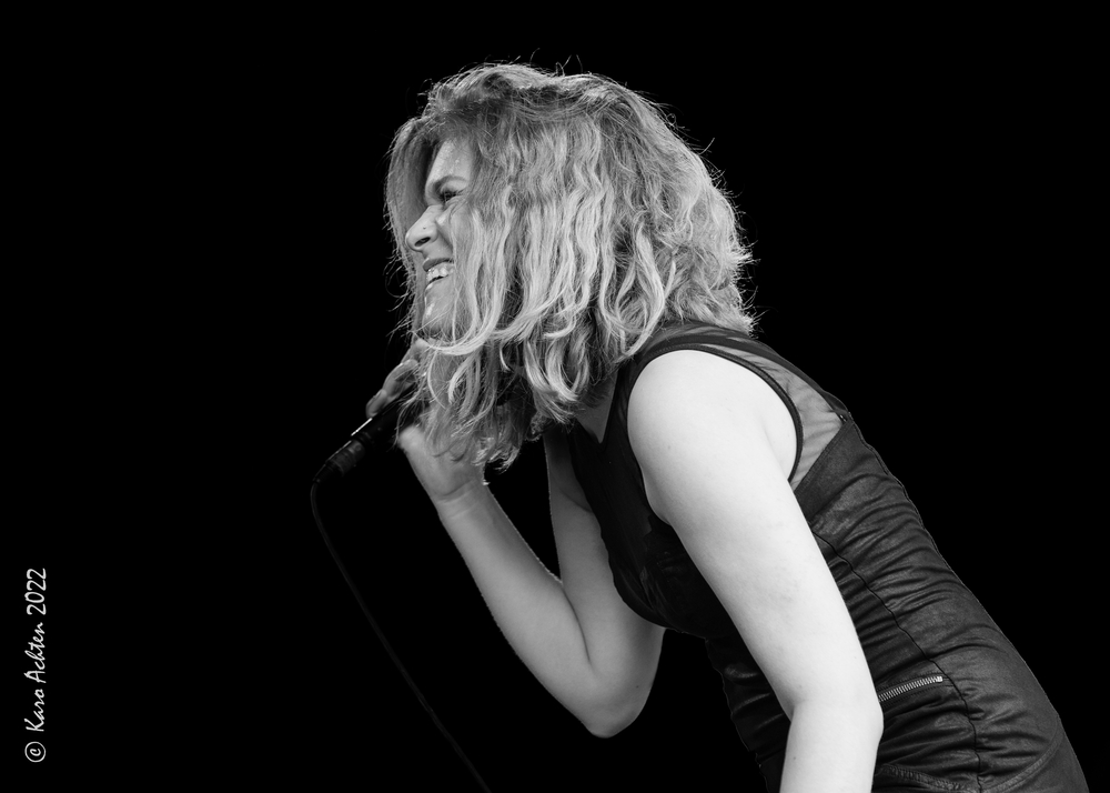 Jessie Lee Houllier, 
